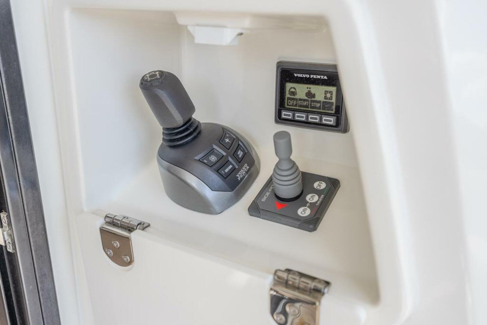 2021 Prestige 520 Flybridge - Image 31