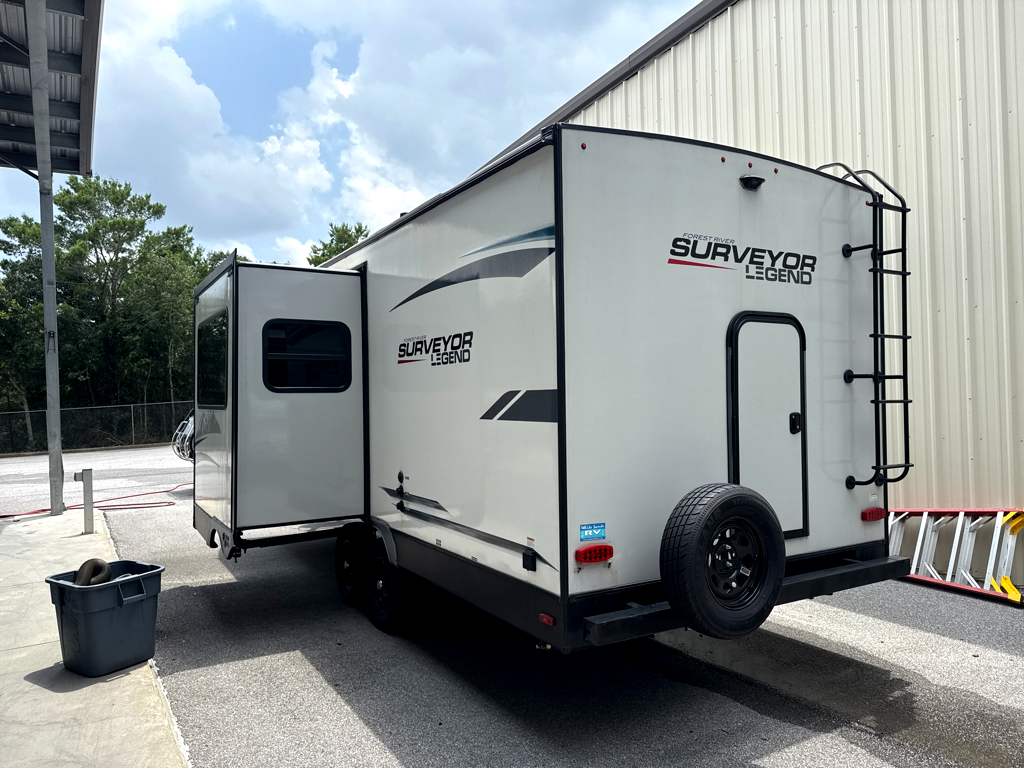 2022 FOREST RIVER SURVEYOR 240BHLE - Image 3
