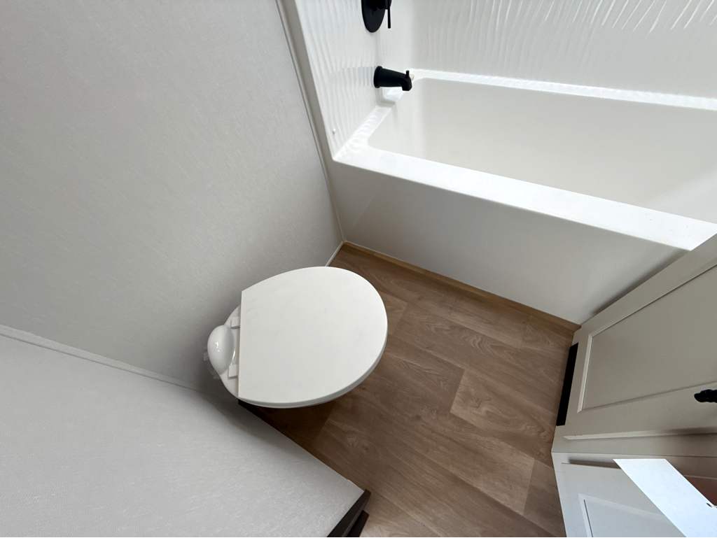 2026 GRAND DESIGN SOLITUDE 414LJMJ - Image 23