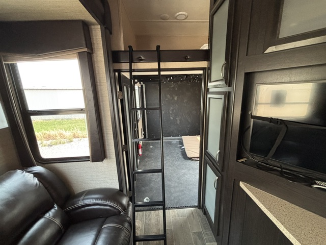 2018 Dutchmen Voltage Triton 3551 - Image 23