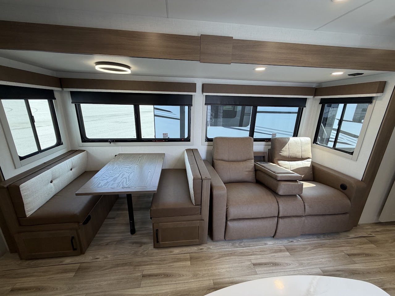 2027 VENTURE RV SPORTTREK 343VBH - Image 23