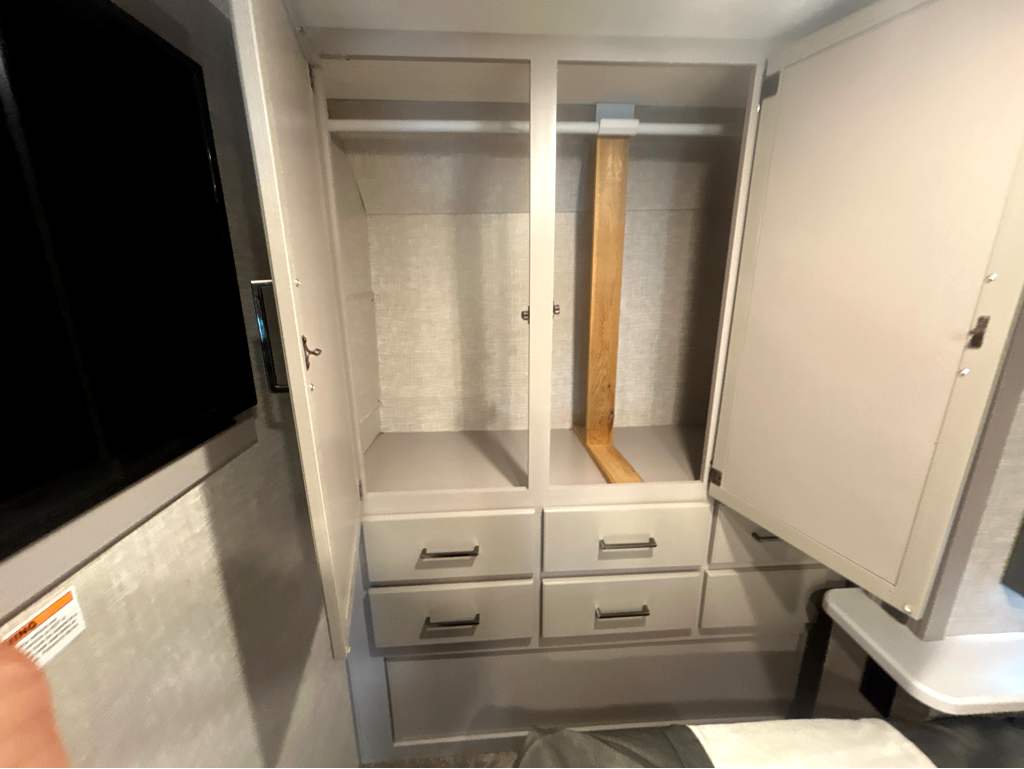 2024 Thor Motor Coach QUANTUM KW29 - Image 26