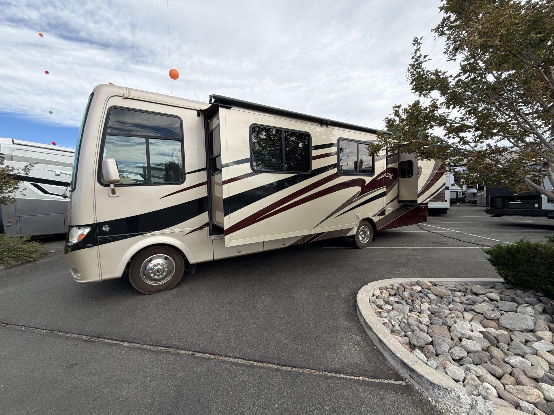 2014 Newmar Bay Star 3309 - Image 11