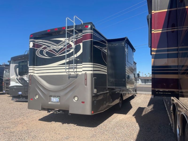 2017 Holiday Rambler Vacationer XE 34S - Image 4