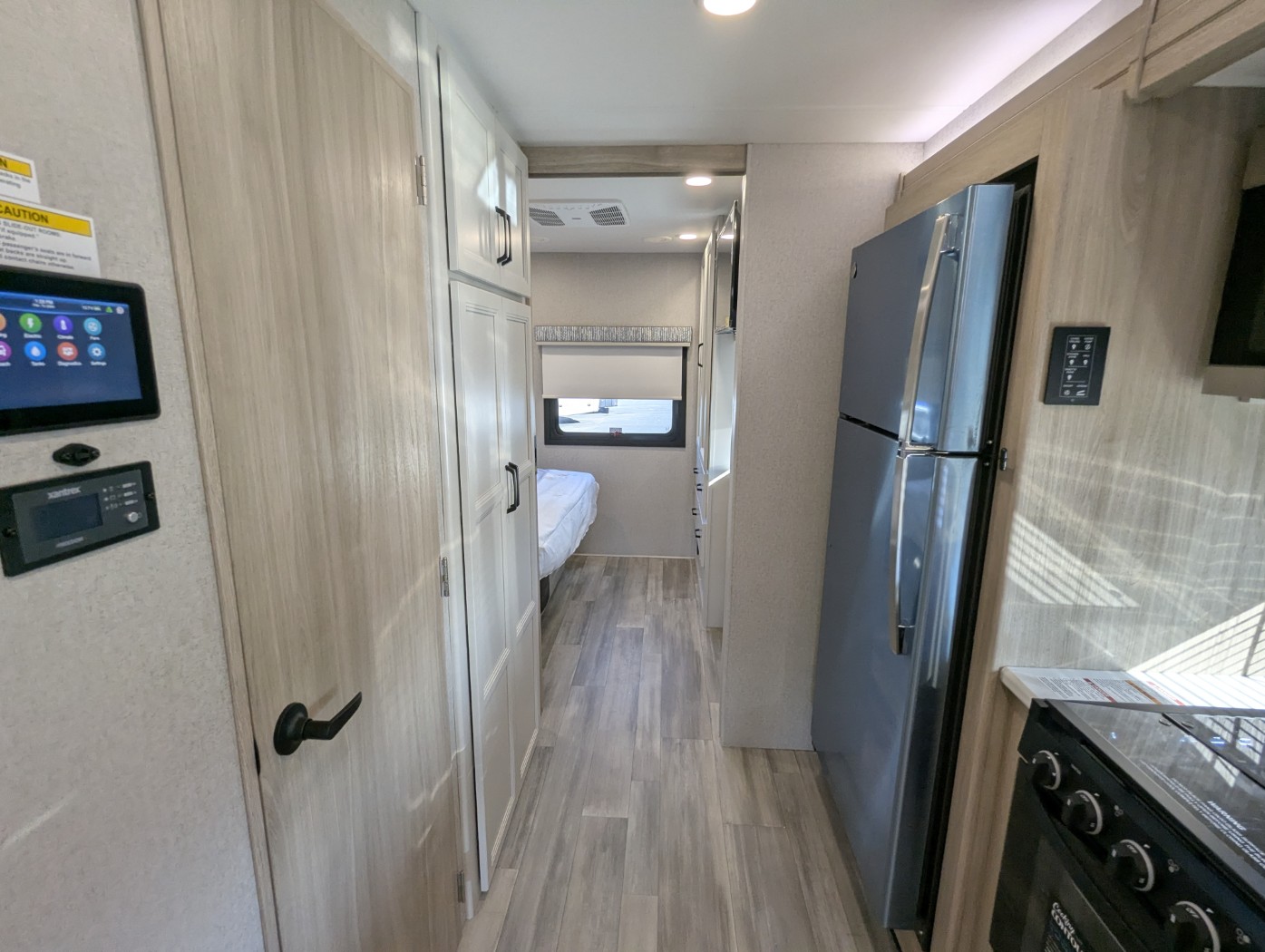 2027 Thor Motor Coach Omni Explorer X32 - Image 28