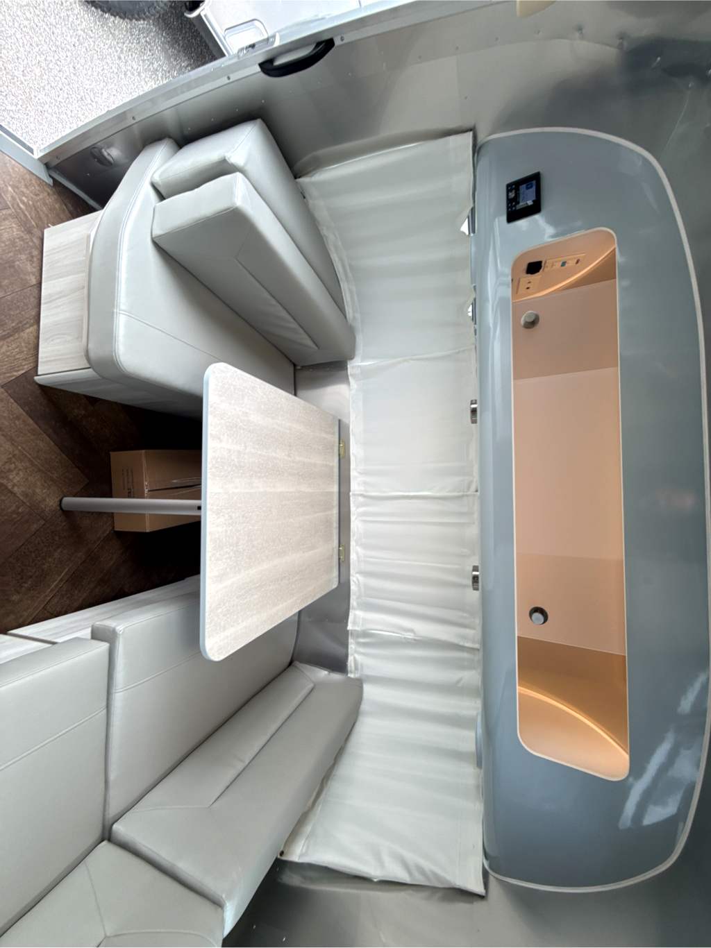 2027 Airstream International 25FB - Image 12