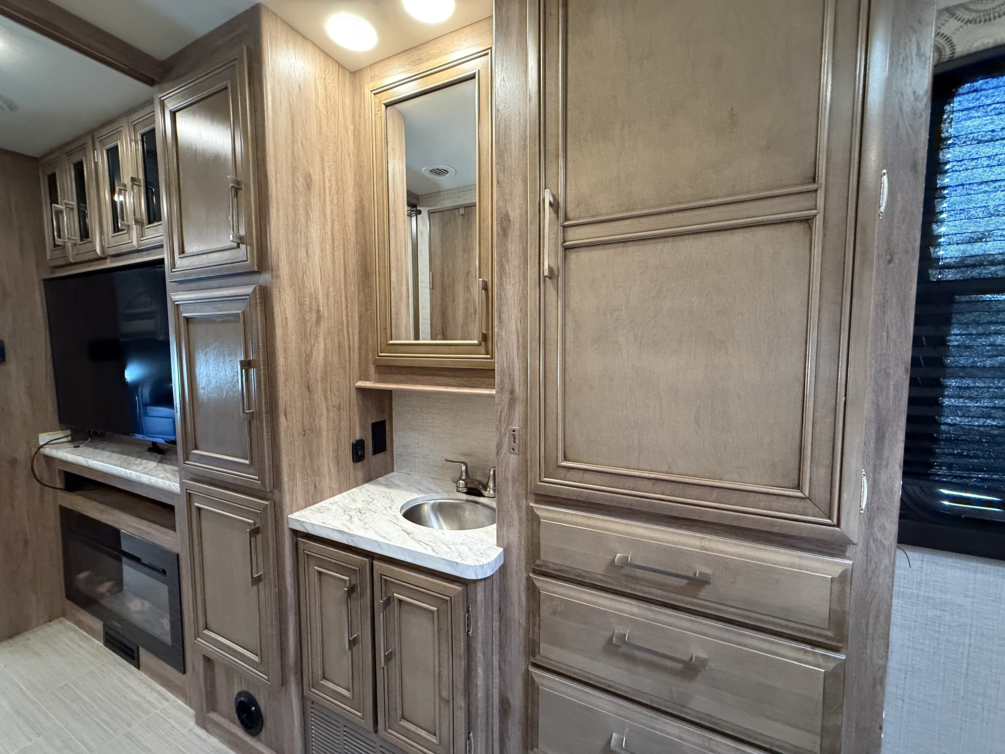 2021 Entegra Coach Odyssey 30Z - Image 17