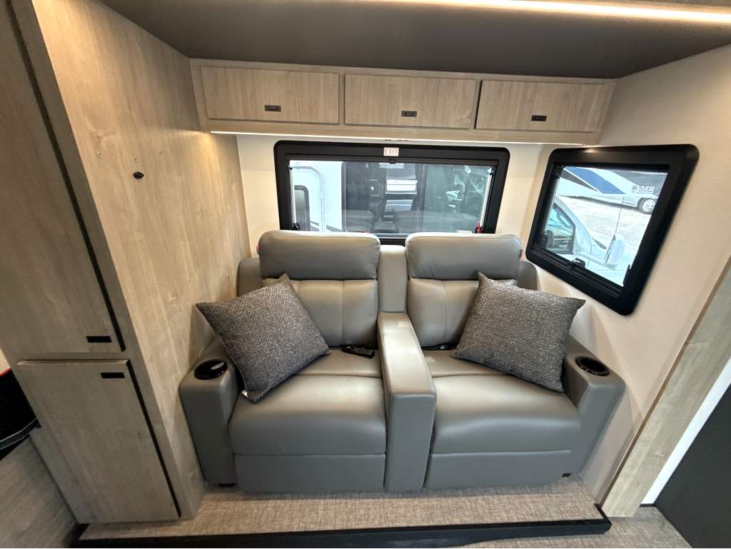 2025 Grand Design Lineage Series M 25FW - Image 13