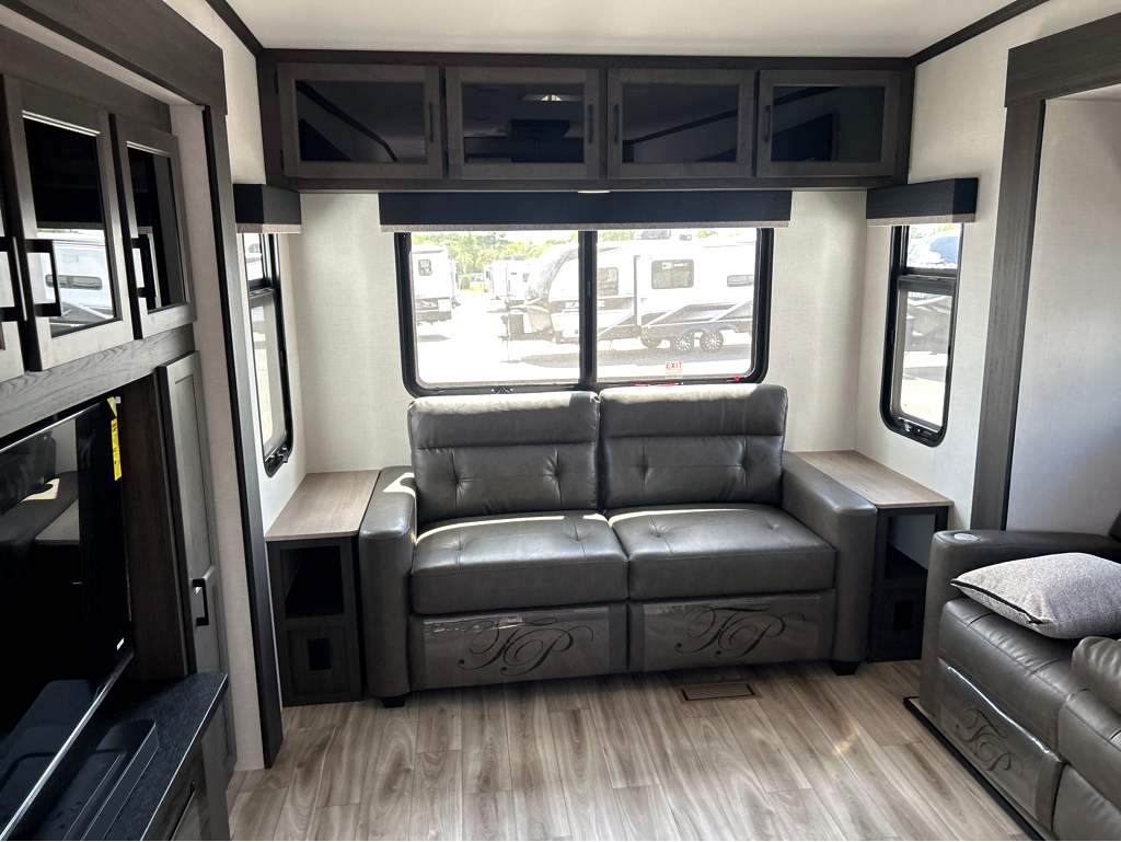 2026 VENTURE RV SPORTTREK 353VIK - Image 9