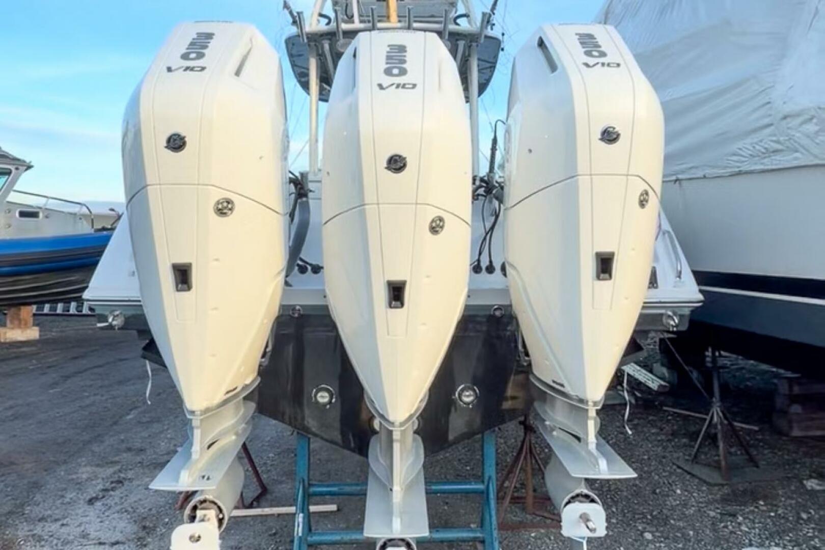 2017 Everglades 355 CC - Image 4