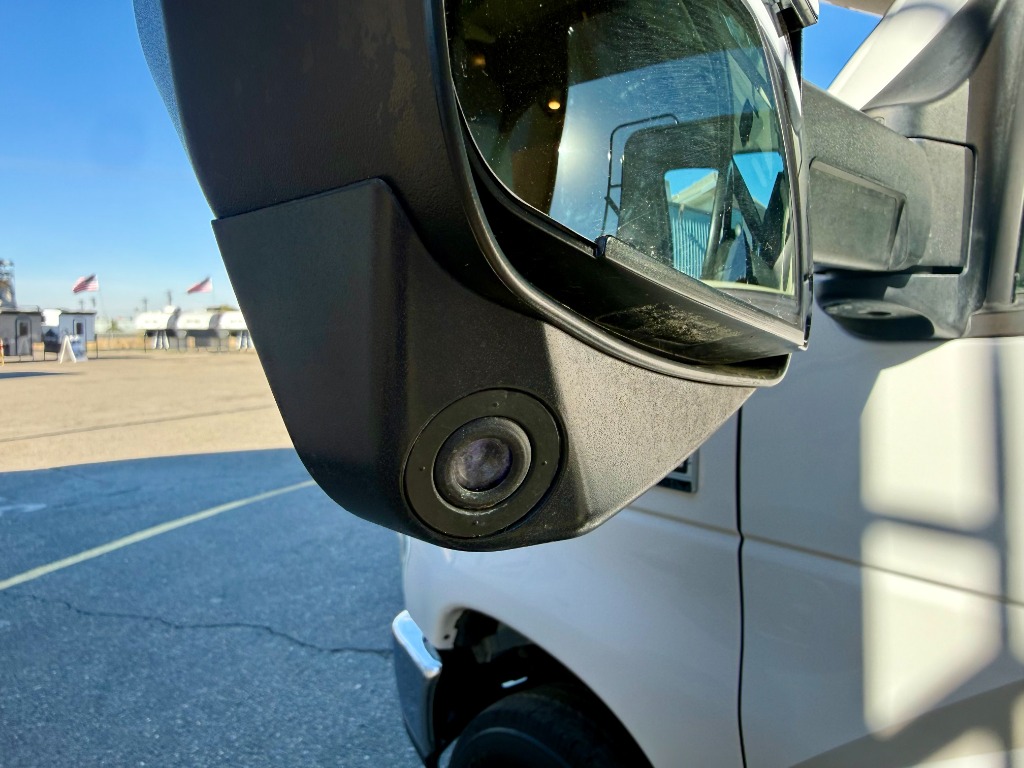 2017 Chateau 31W - Image 11