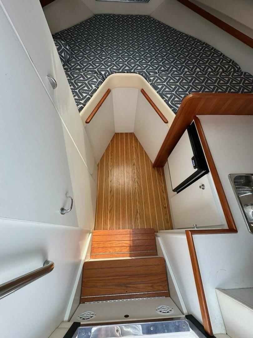 2006 Tiara Yachts 29 Coronet - Image 11