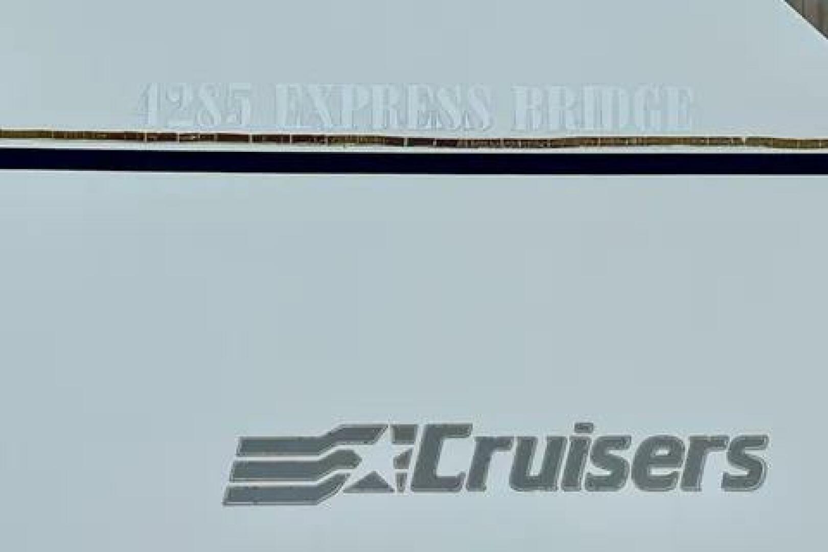 1996 Cruisers Yachts 4285 Express Bridge - Image 6