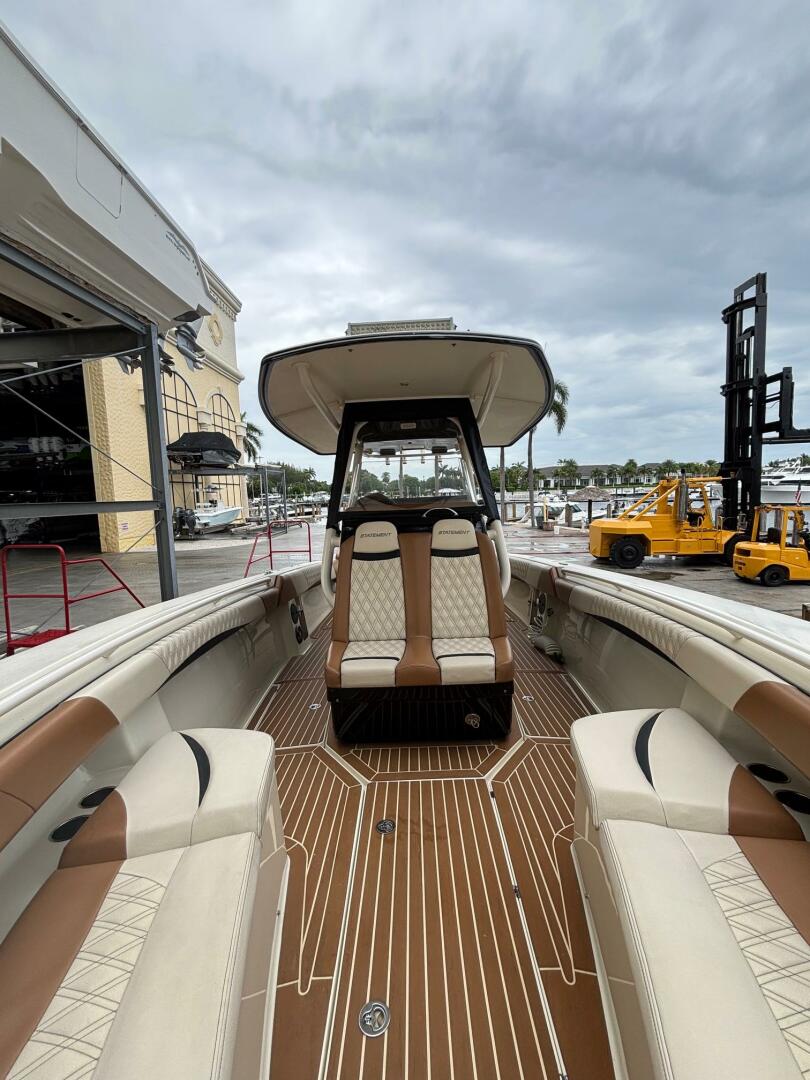 2013 Statement 35 Center Console - Image 14