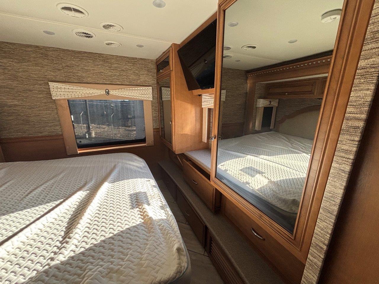 2017 Newmar Bay Star 3113 - Image 12