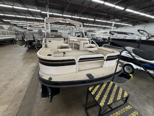 2002 CRESTLINER 2085 CFI - Image 2