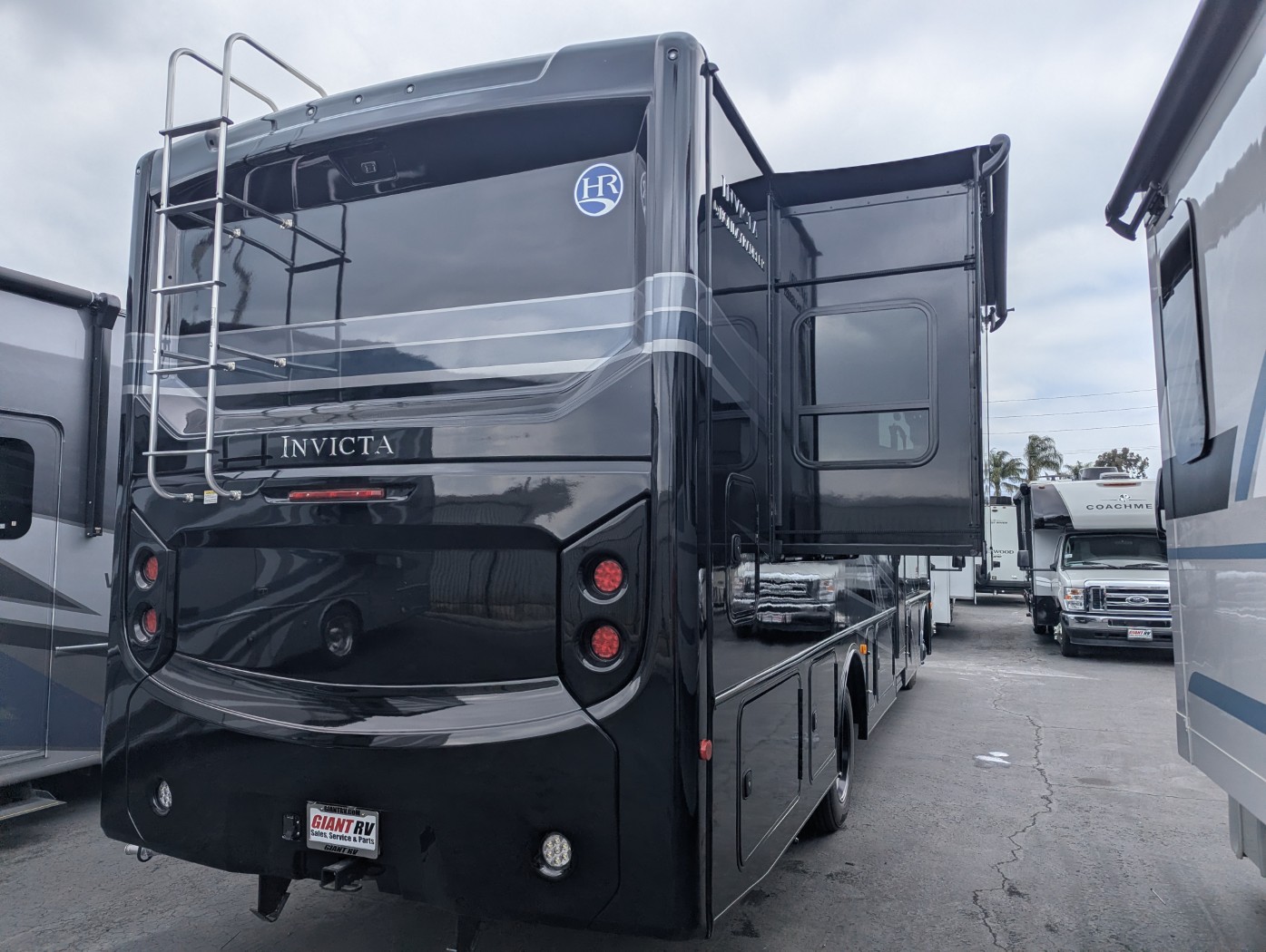 2026 Holiday Rambler Invicta 32RW - Image 6