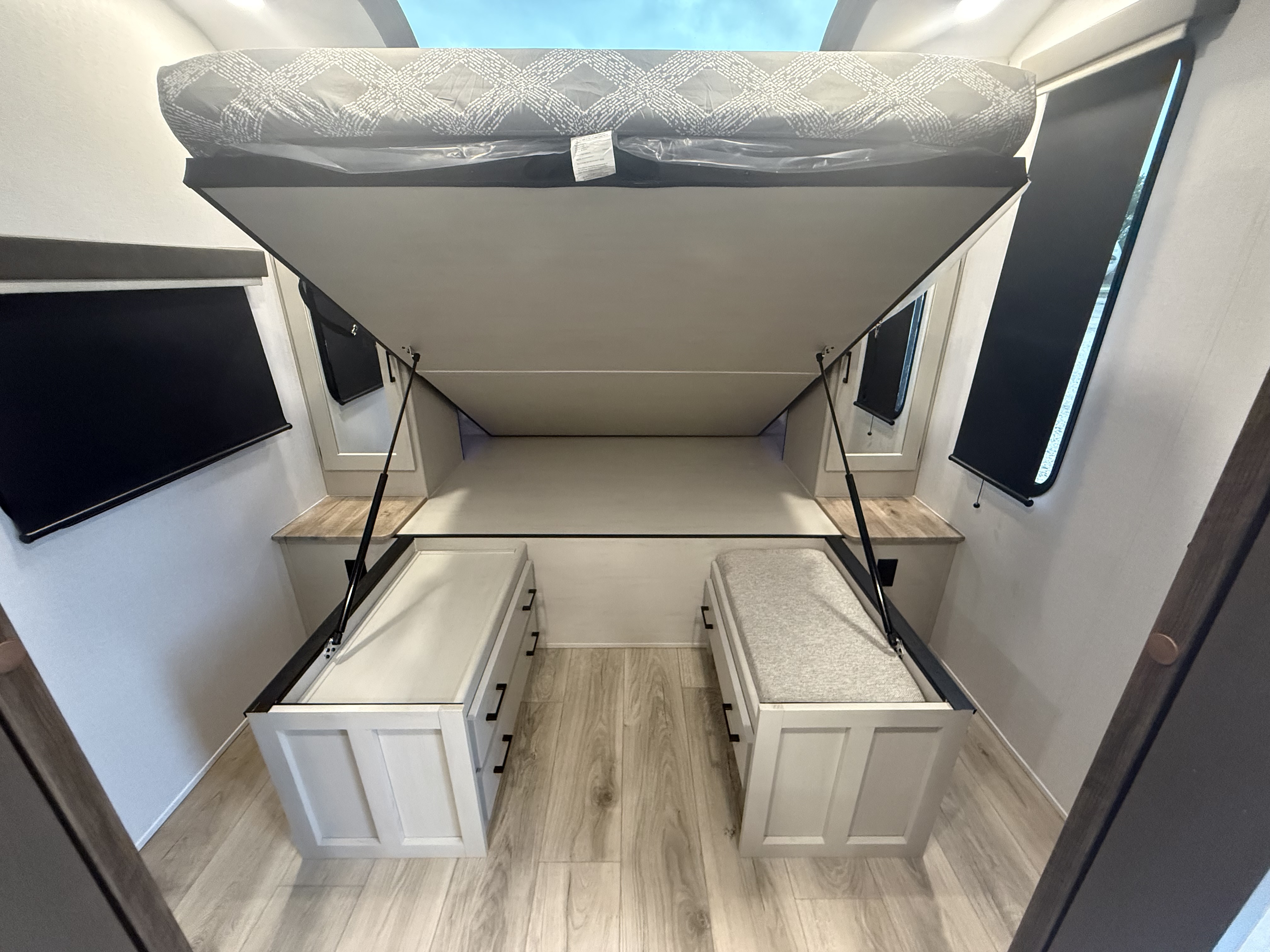 2027 Coachmen American Spirit 2353RB - Image 16