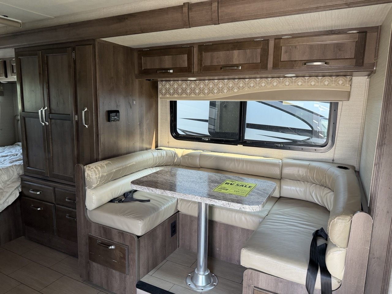 2018 Jayco Melbourne Prestige 24LP - Image 6