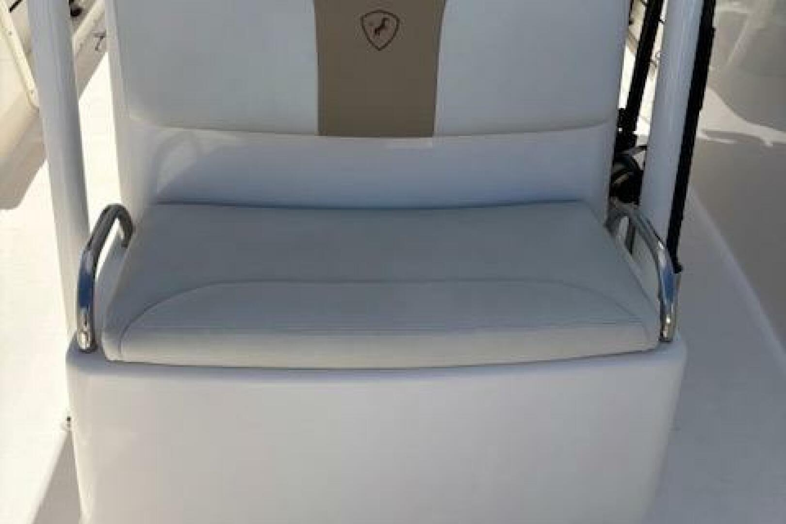 2018 Century 2600 Center Console - Image 31