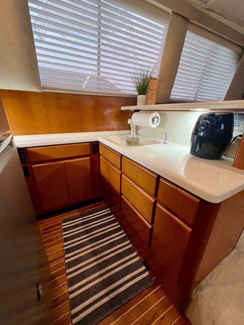 1997 Viking 43 Convertible - Image 35