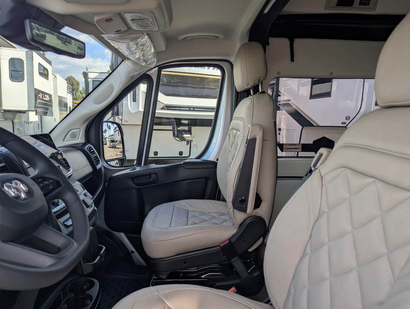 2027 Thor Motor Coach Tellaro 20L - Image 9