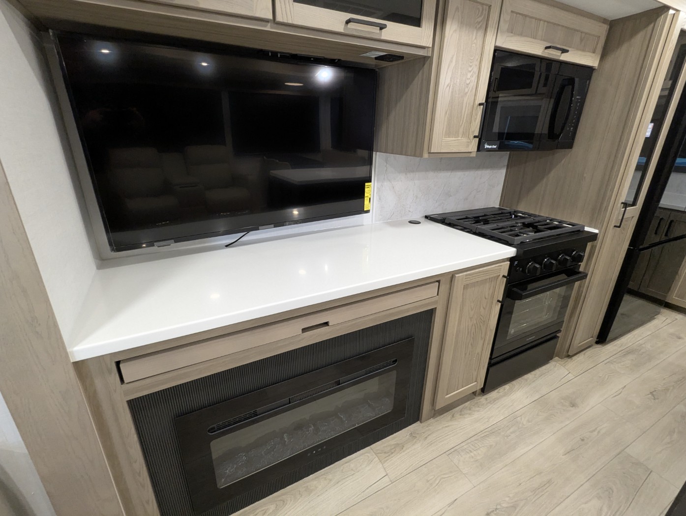2026 Forest River Rockwood Signature 8339FK - Image 12