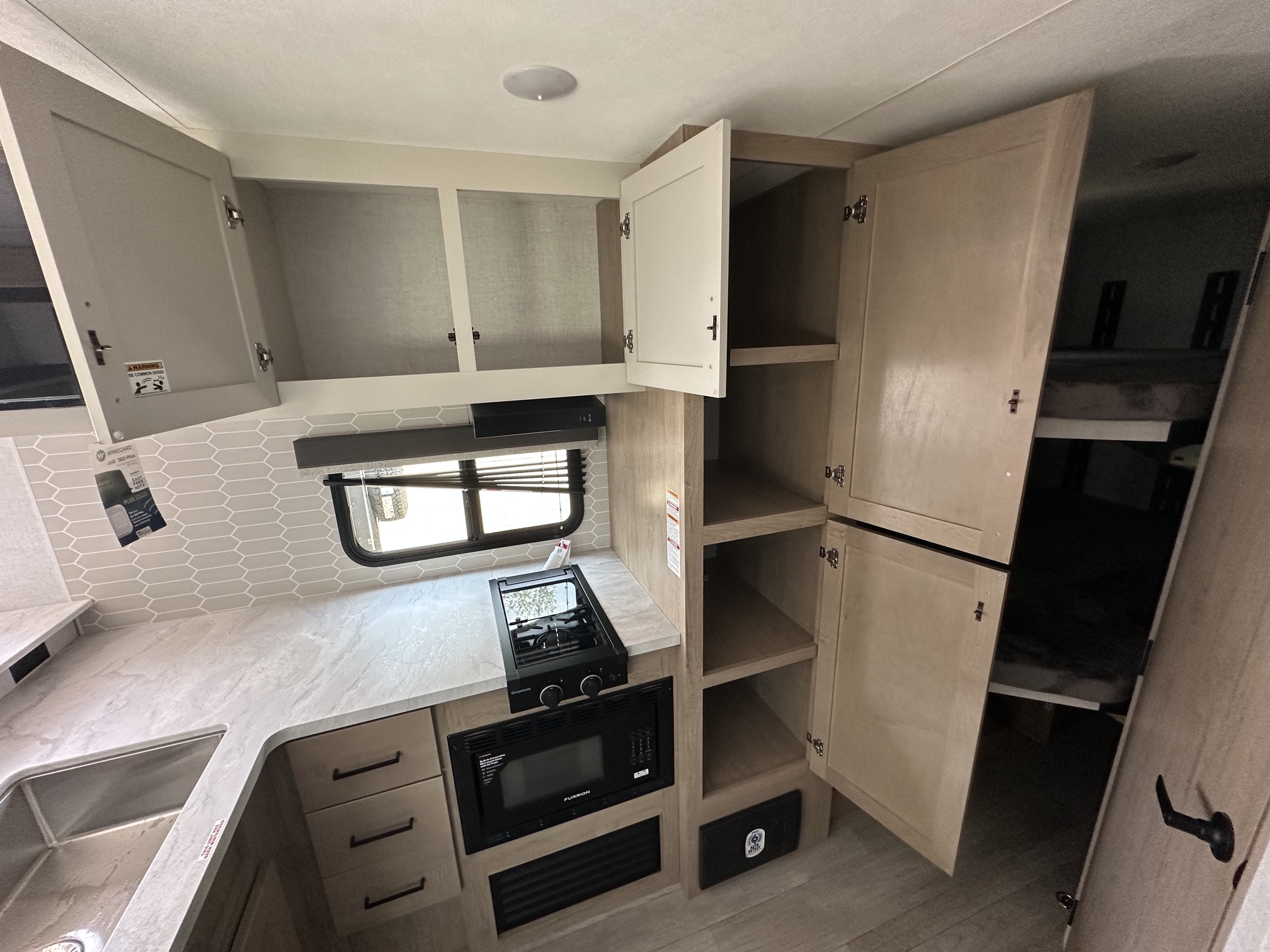 2027 Ember RV E-Series 22ETS - Image 10