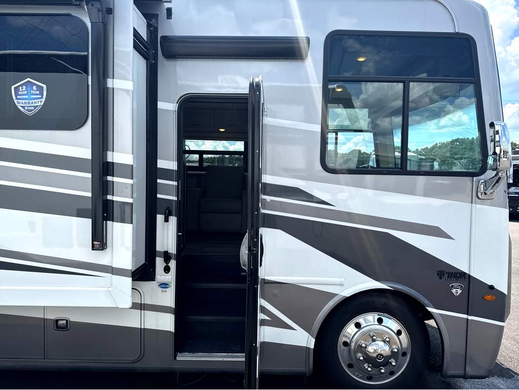 2027 THOR MOTOR COACH HURRICANE 35A - Image 8