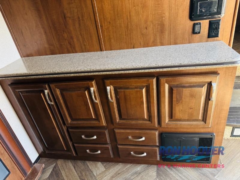 2017 JAYCO NORTHPOINT 387RDFS - Image 4