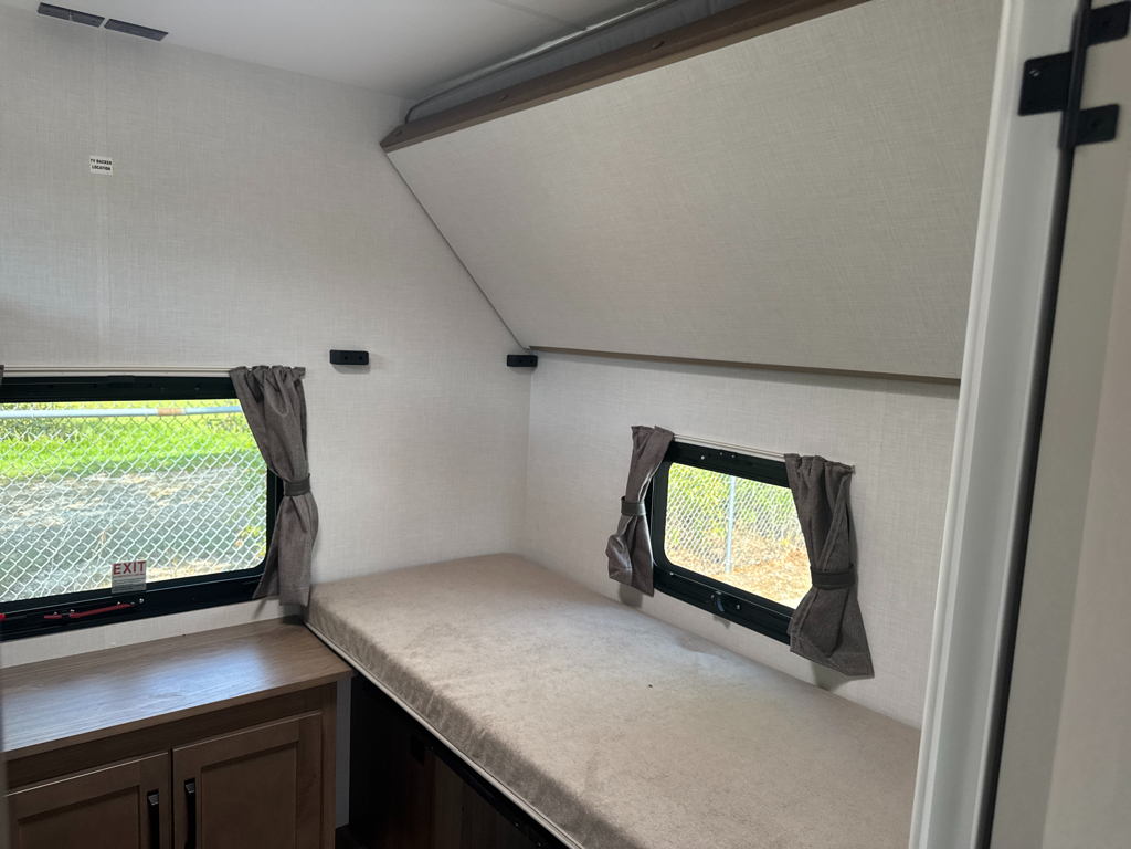 2027 VENTURE RV SPORTTREK 343VIB - Image 24