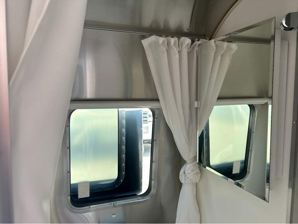 2025 AIRSTREAM BAMBI 16RB - Image 24