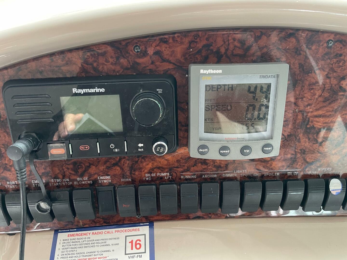 2001 Sea Ray 380 Sundancer - Image 12