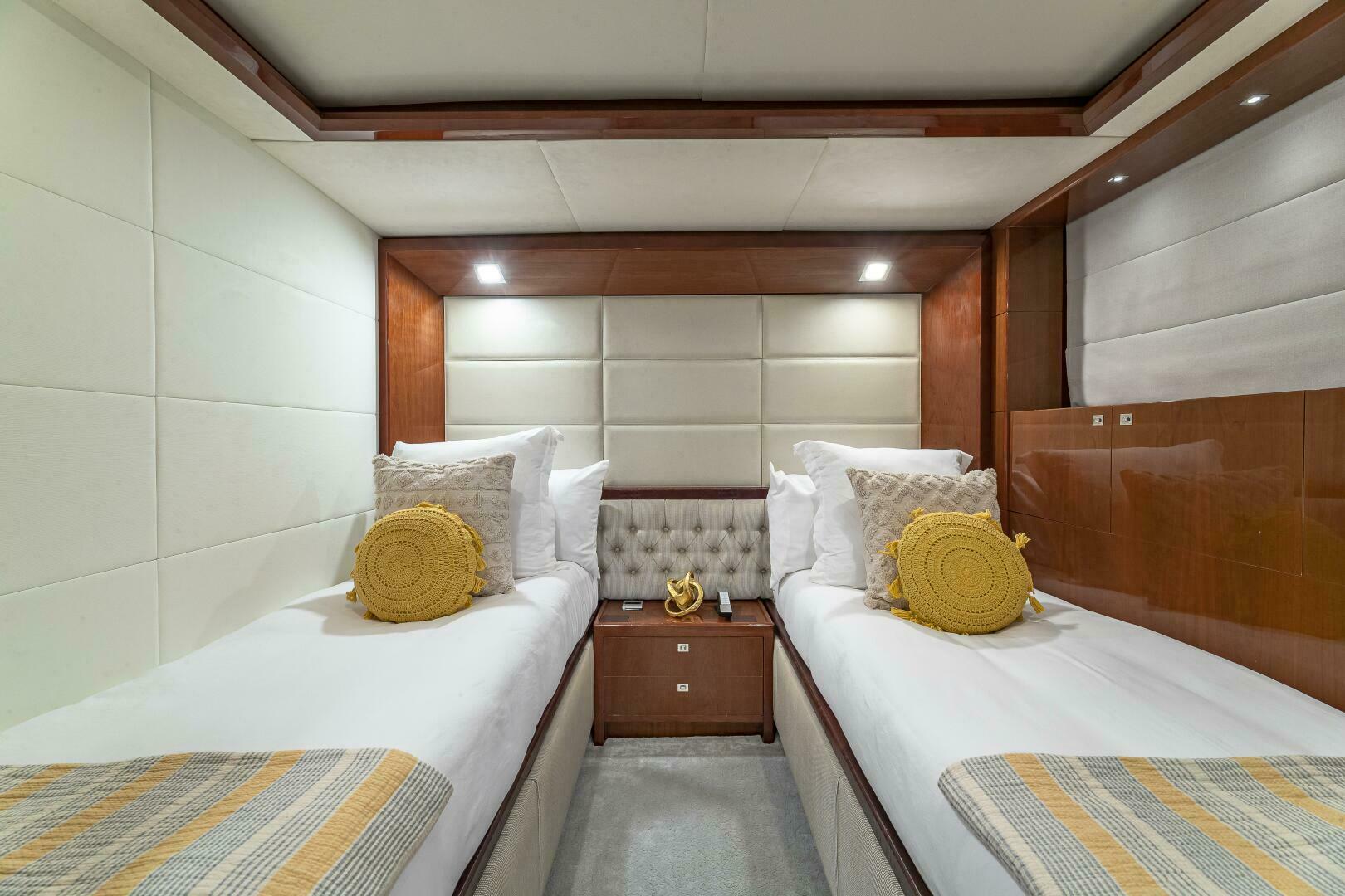 2012 Princess 32M - Image 28