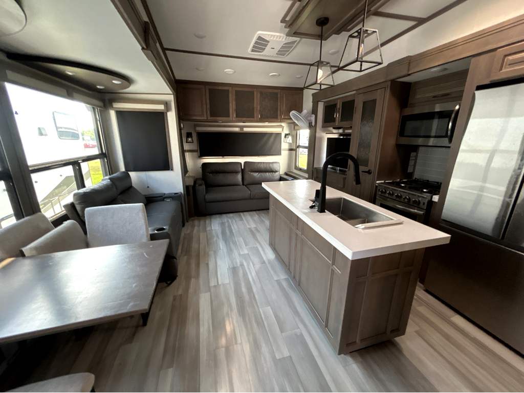 2023 GRAND DESIGN SOLITUDE 378MBS - Image 7
