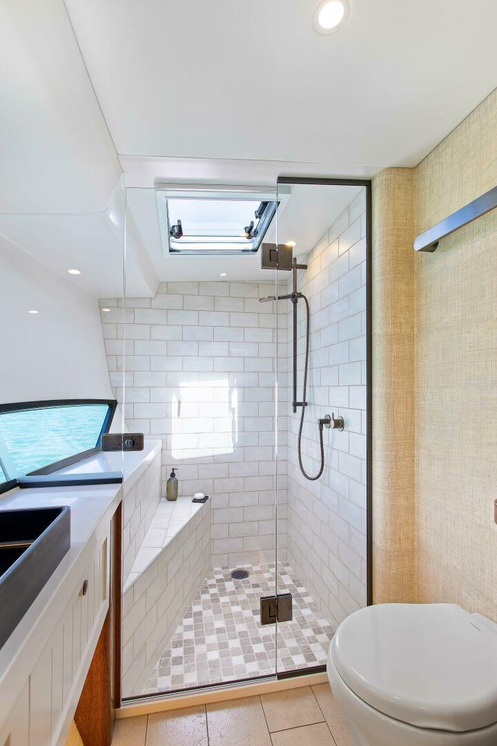 2021 Valder Yachts Power Cat - Image 18