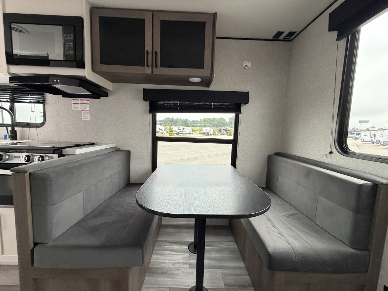 2025 Jayco Jay Flight SLX 210QB - Image 24