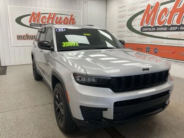 2025 Jeep Grand-Cherokee-L Laredo Altitude 4x4 - Image 3