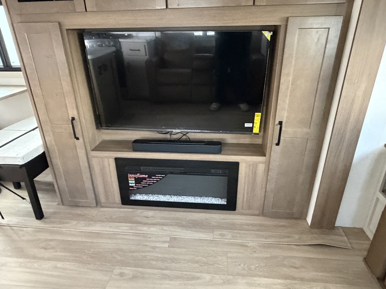 2027 VENTURE RV SPORTTREK 353VIK - Image 18