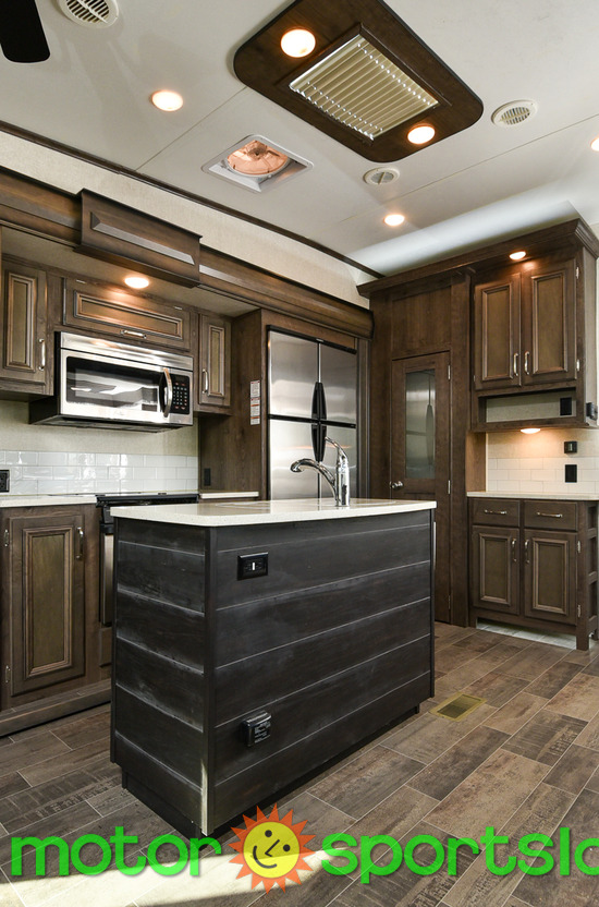 2018 Keystone Montana HM384BR - Image 14