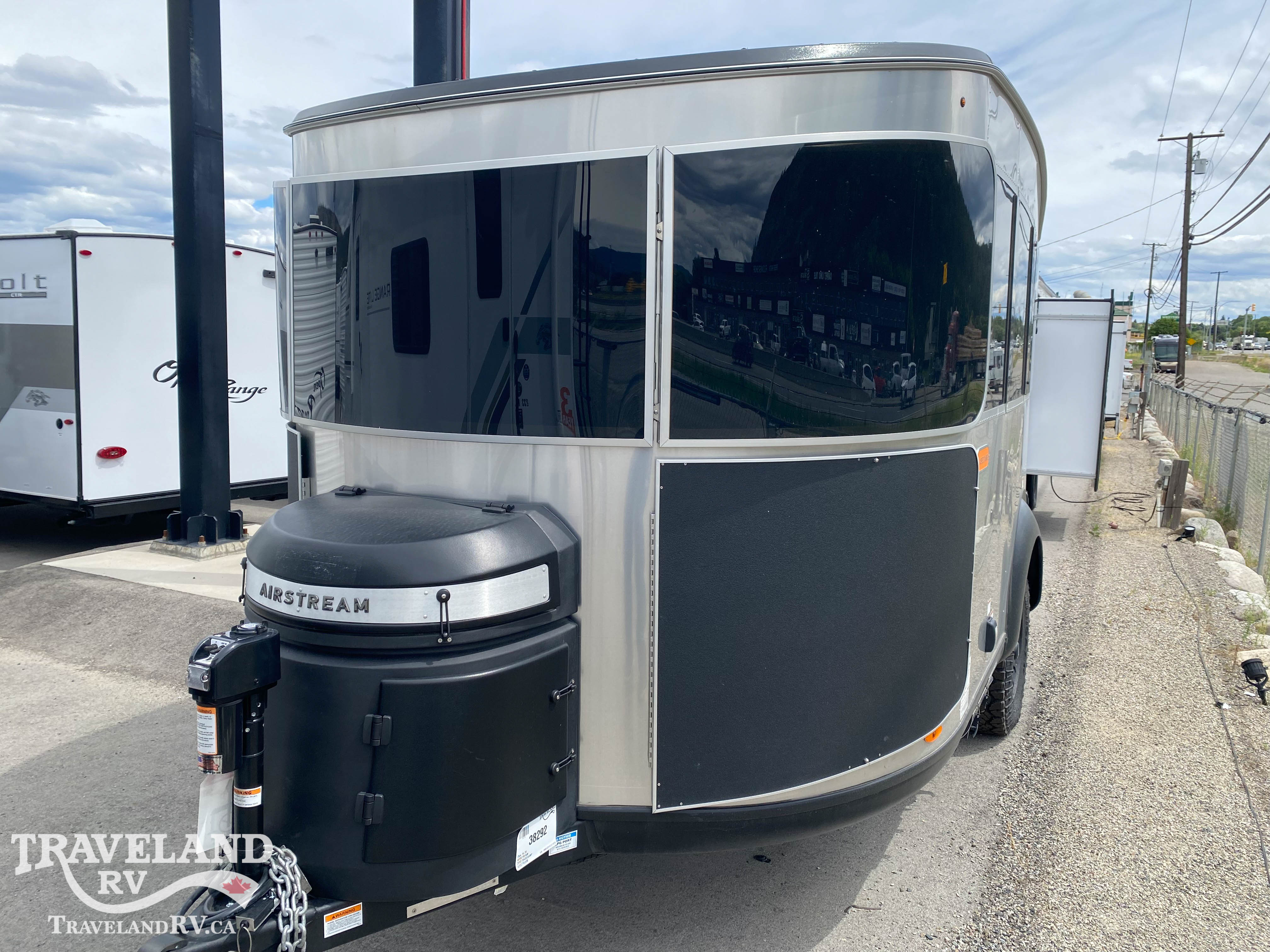 2026 AIRSTREAM 20XE BASECAMP - Image 3