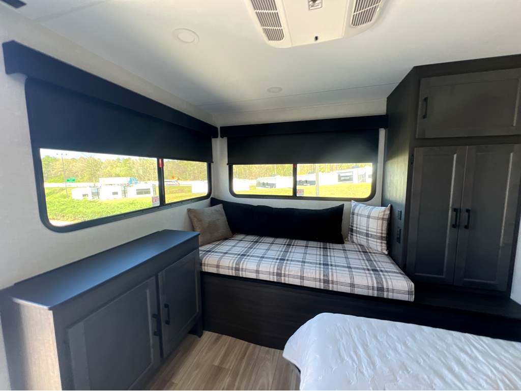 2026 VENTURE RV STRATUS 282VFD - Image 20