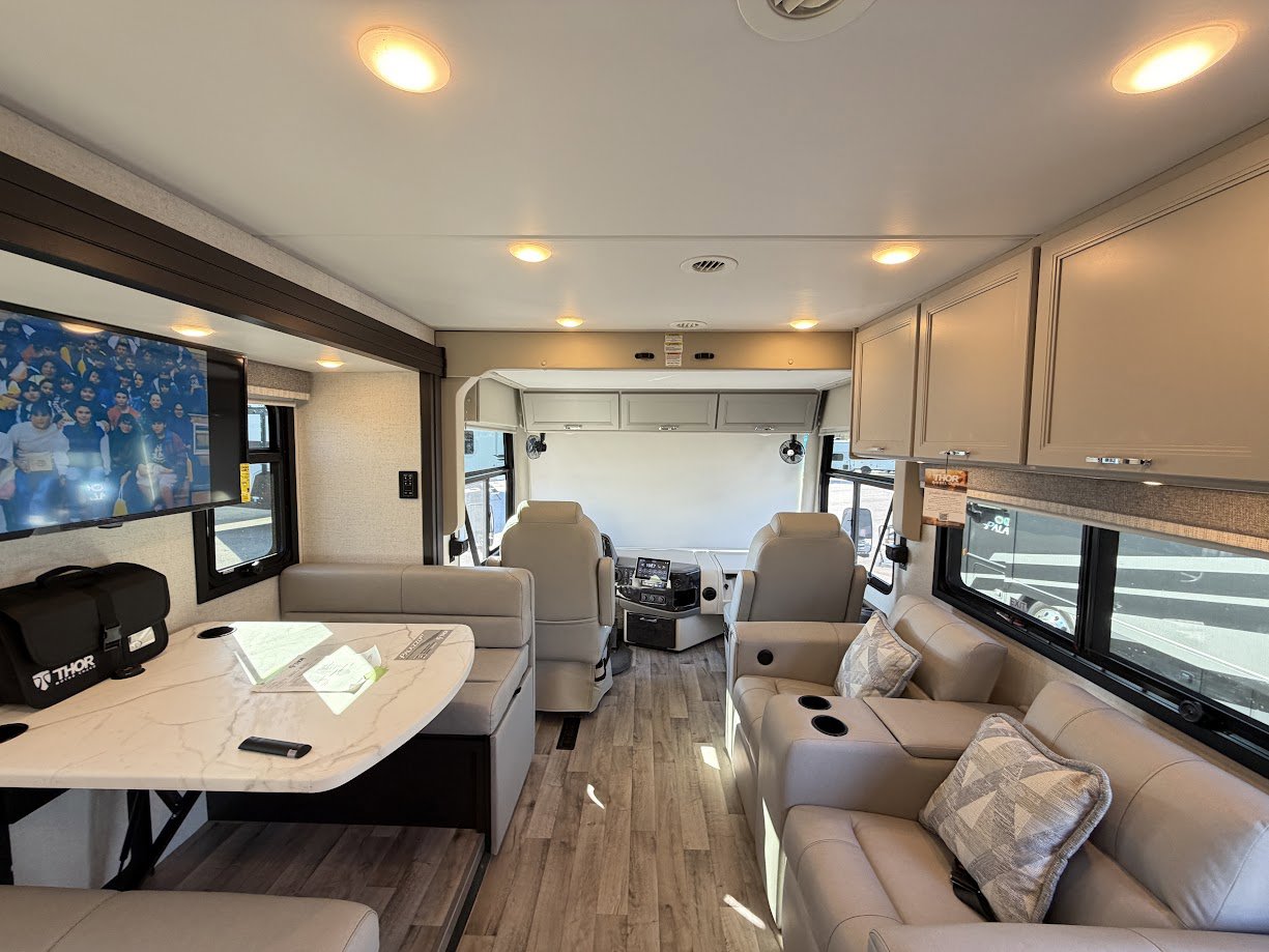 2026 THOR MOTOR COACH PALAZZO 33.6 - Image 6