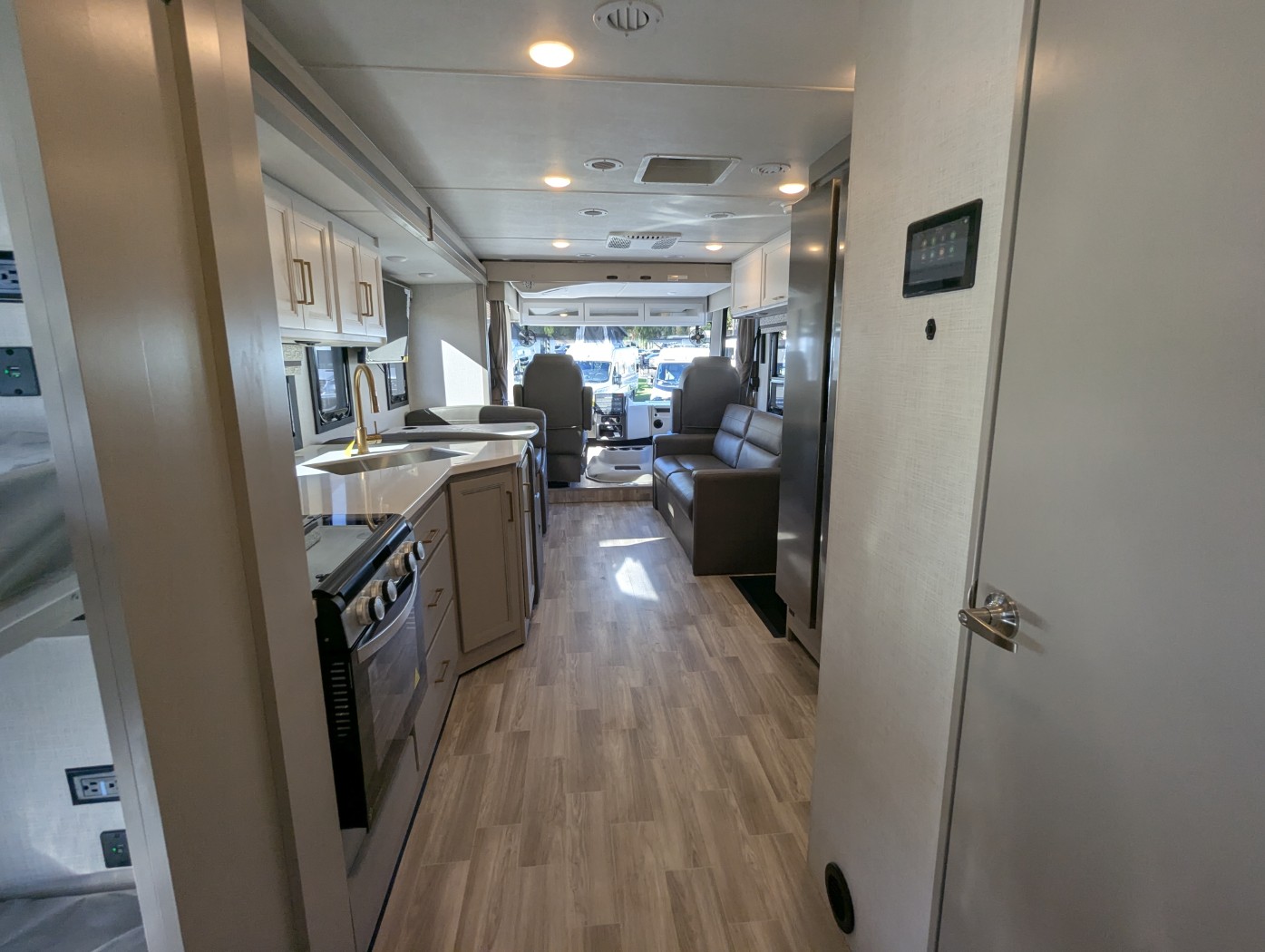 2026 Thor Motor Coach Windsport 35J - Image 32