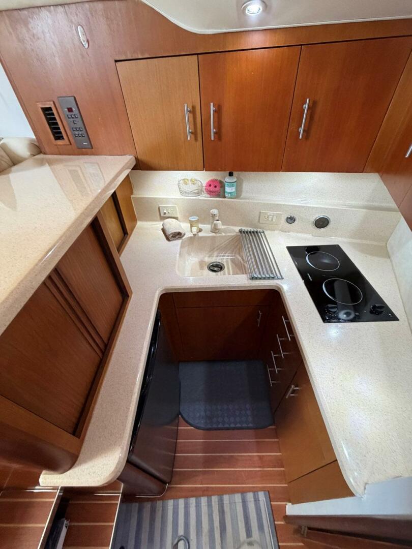 2001 Ocean Yachts 40 Express Bridge - Image 13
