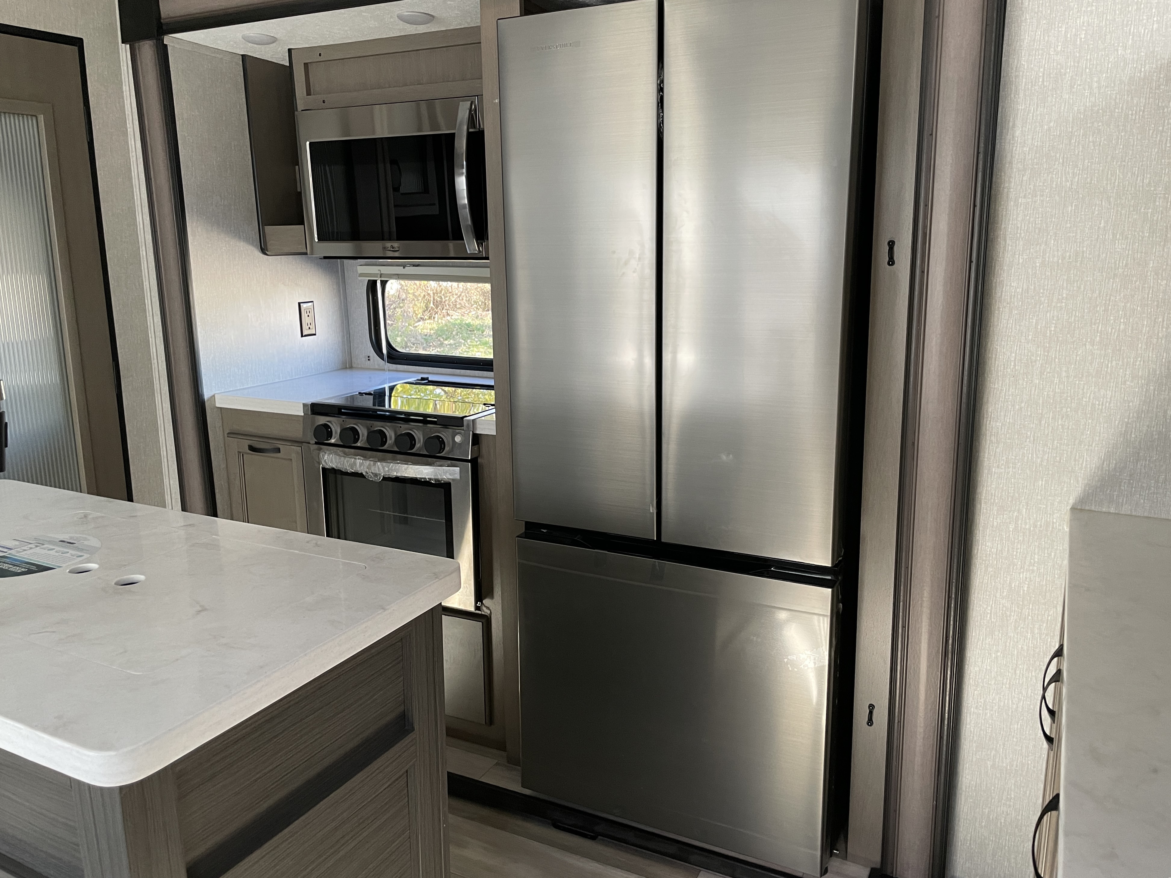 2022 Coachmen Chaparral 334FL - Image 21