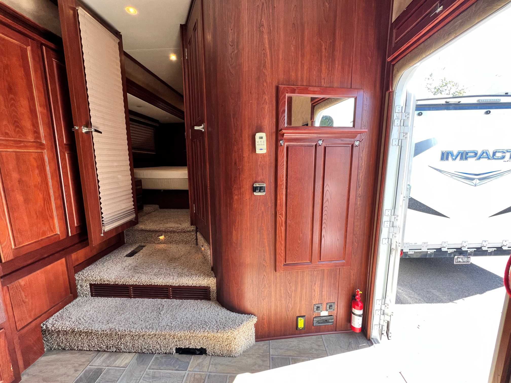 2010 Carriage Carri-Lite 37MSTR - Image 15
