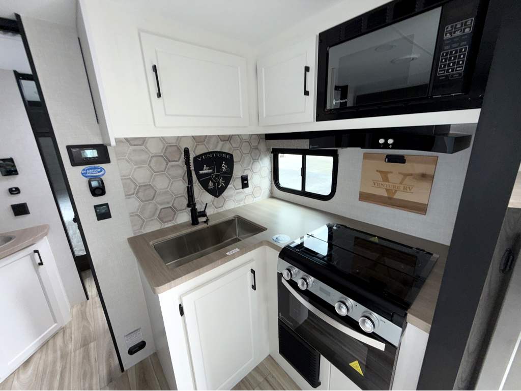 2026 VENTURE RV SPORTTREK STINGER 232VRL - Image 16