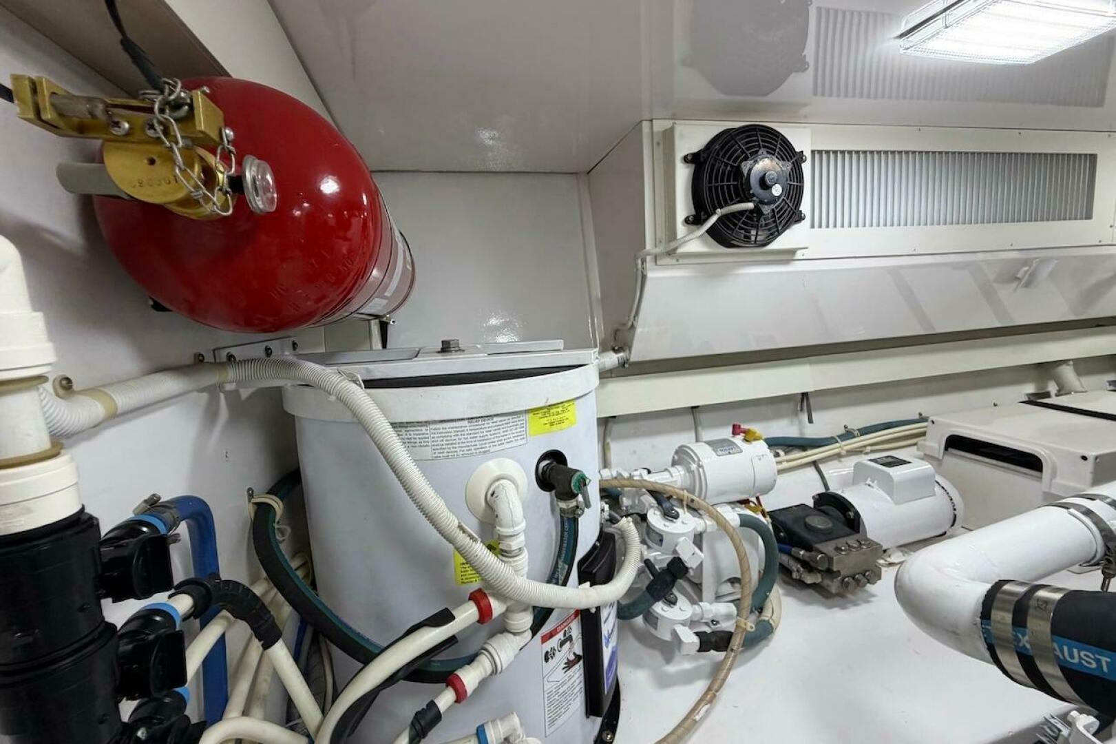 2004 Viking 56 Convertible - Image 38