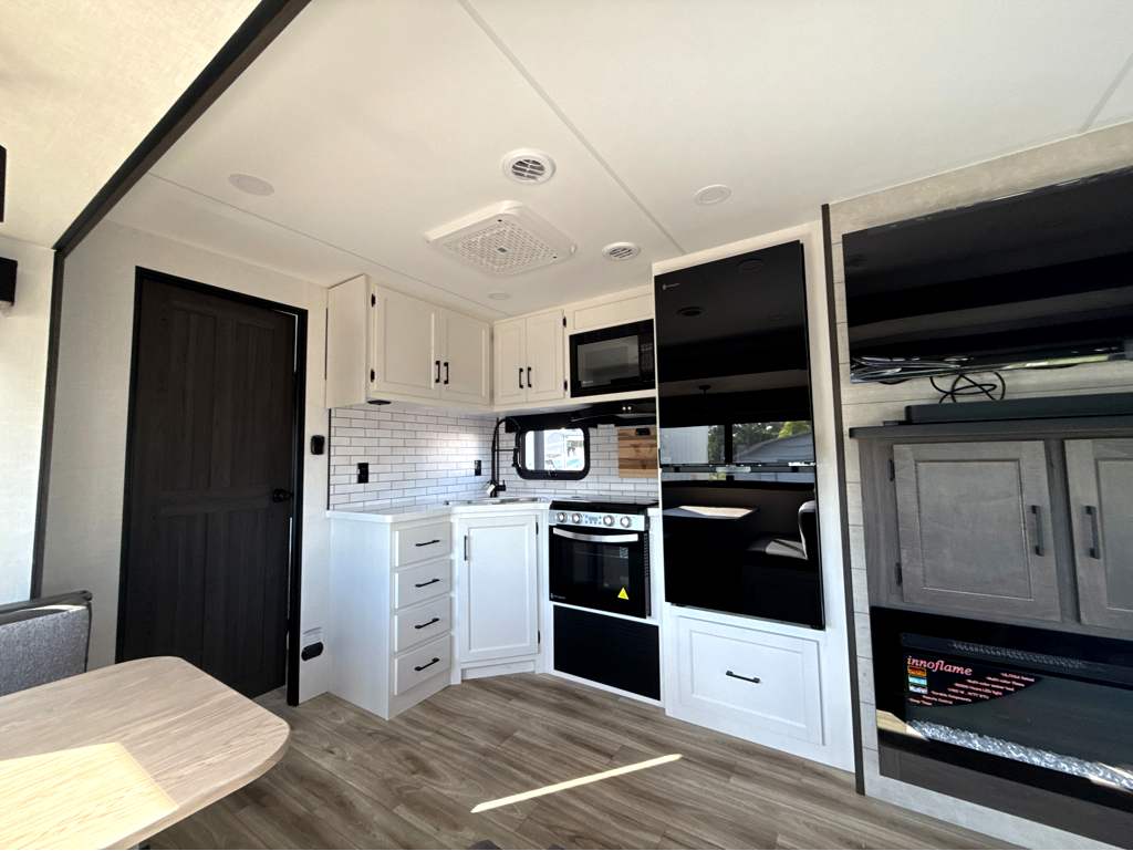 2027 VENTURE RV SPORTTREK 292VRB - Image 13